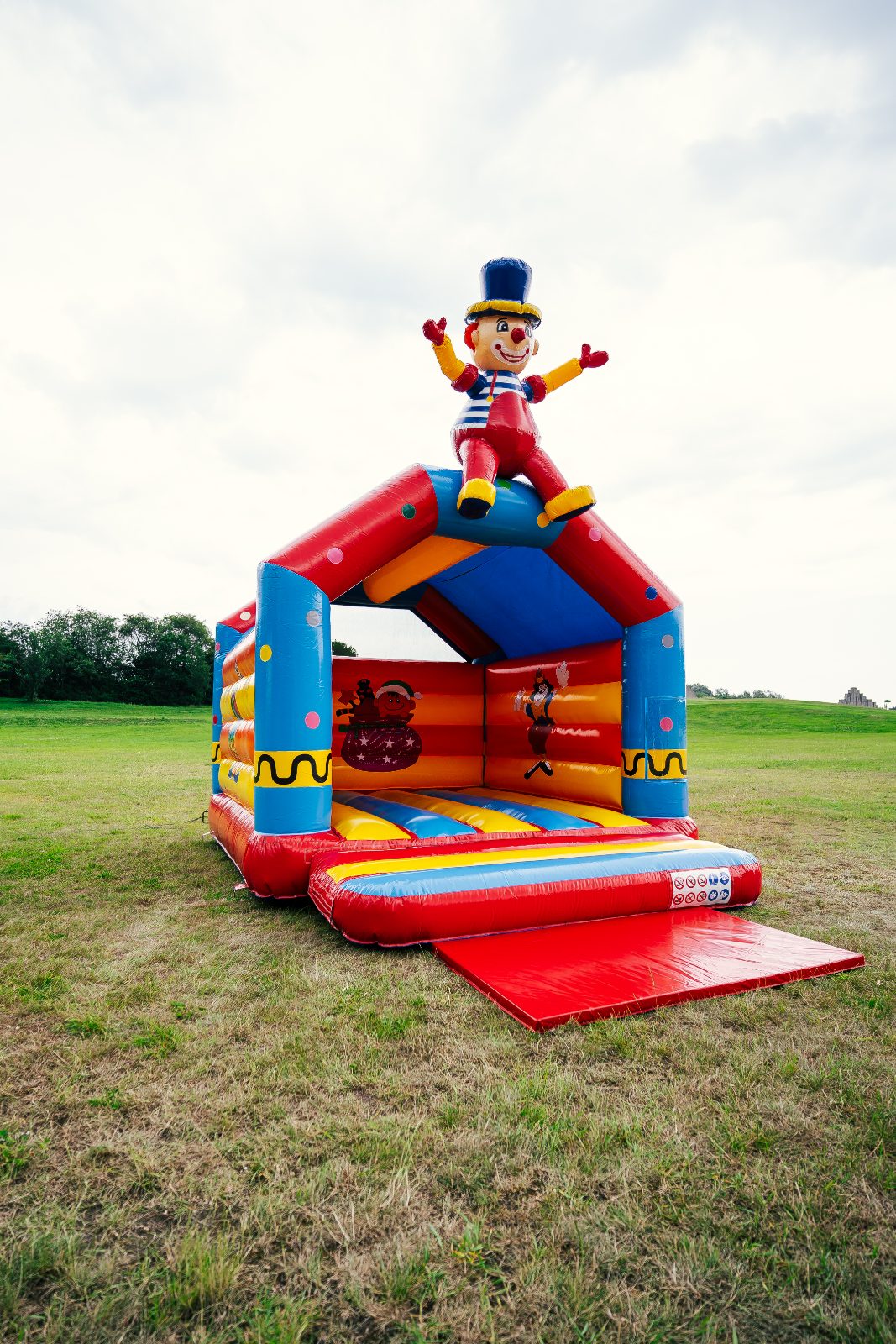 Circus zittende clown