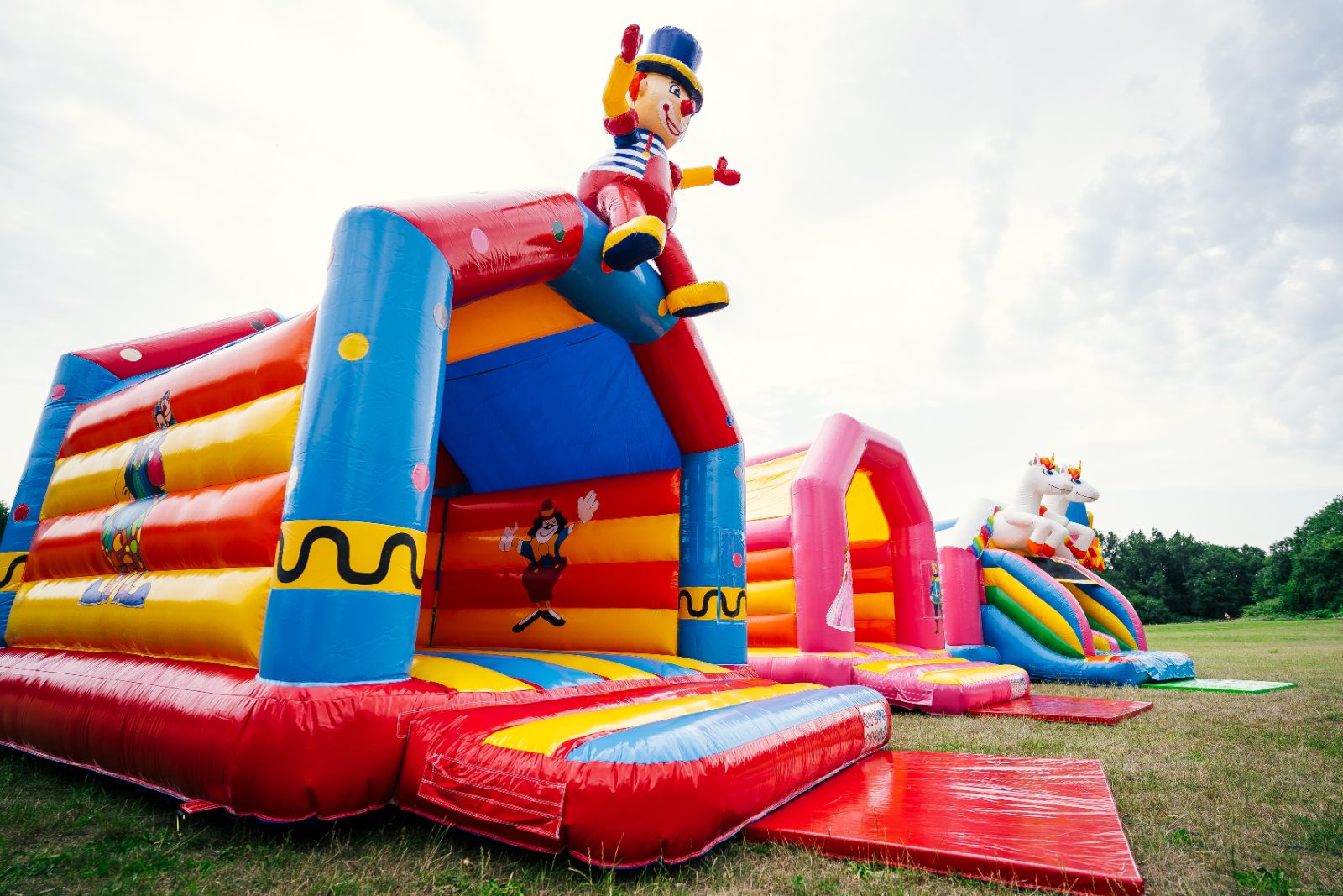 Circus zittende clown